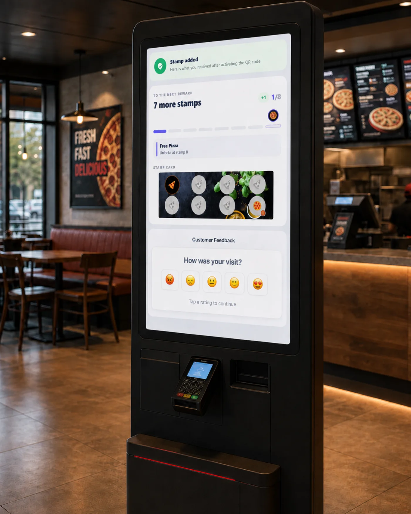یک 7stamp Self-Service Kiosk در یک رستوران پیتزا که یک سوال stamp card و Customer Feedback را نشان می دهد بازدید شما با یک ردیف از پنج چهره رتبه بندی چگونه بود